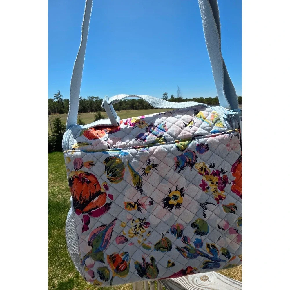 Vera Bradley Quilted Floral Lunch Bag Light Blue Insulated Crossbody Cooler Bag‎